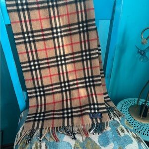 Beautiful Burberry scarf 🧣